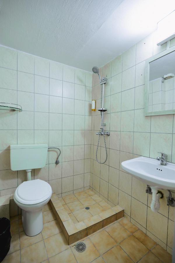 Mema Rooms Himare Exterior photo