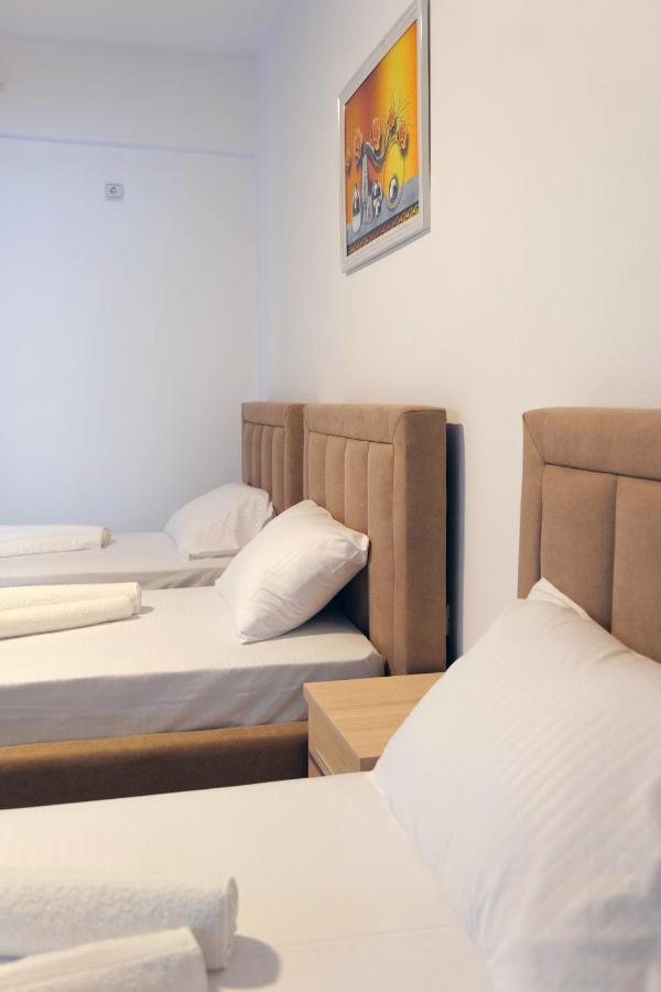 Mema Rooms Himare Exterior photo
