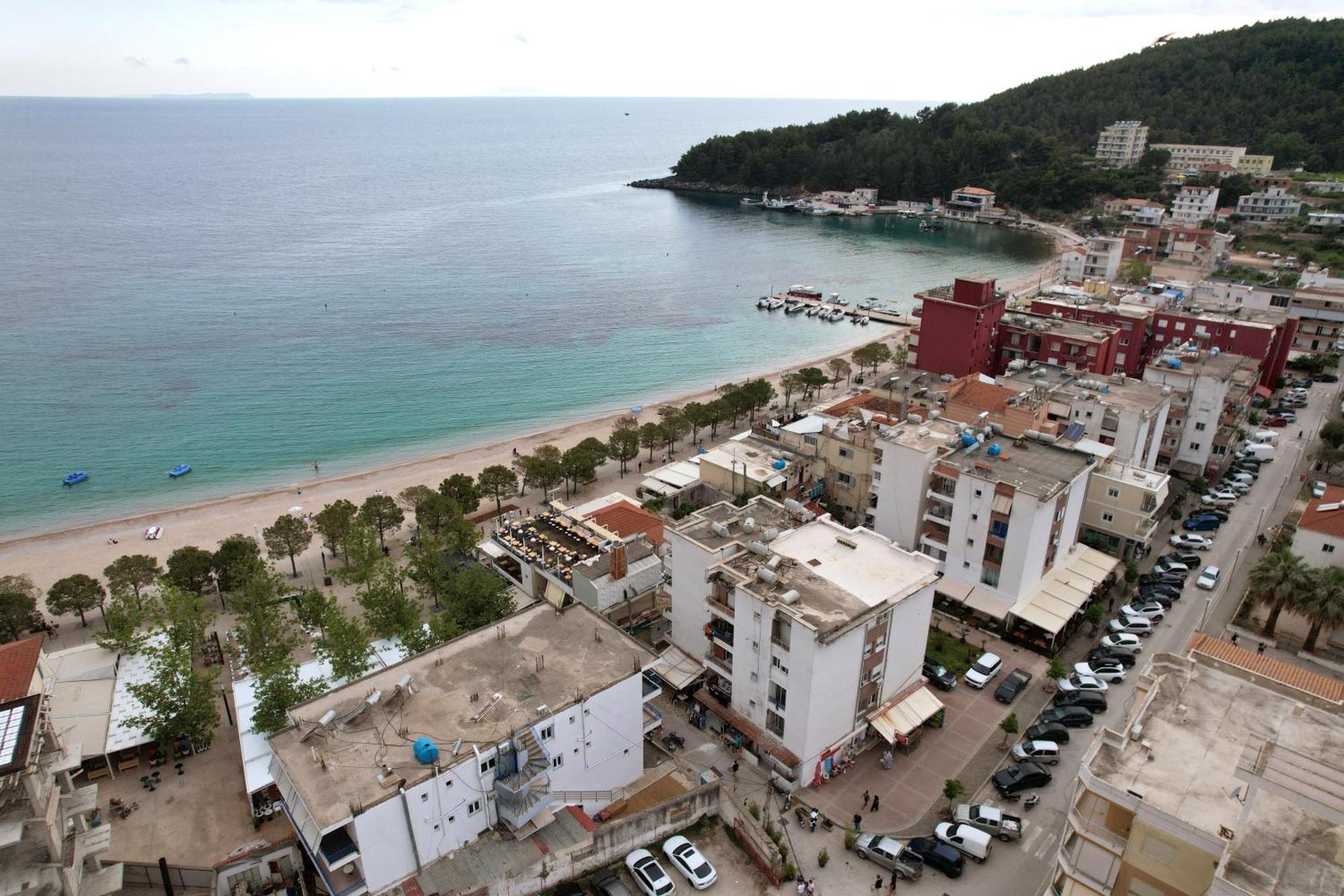 Mema Rooms Himare Exterior photo