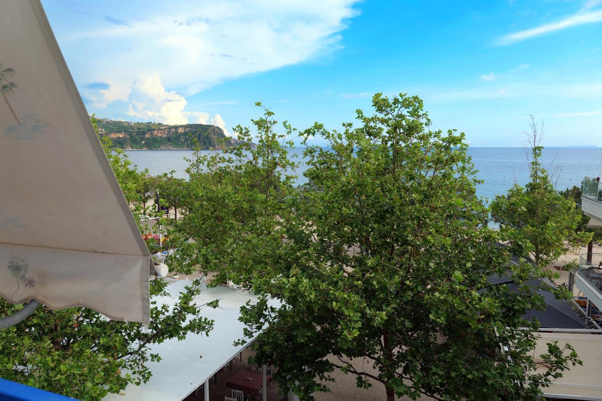 Mema Rooms Himare Exterior photo